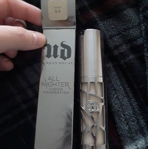 Urban Decay all nighter foundation shade 0.5